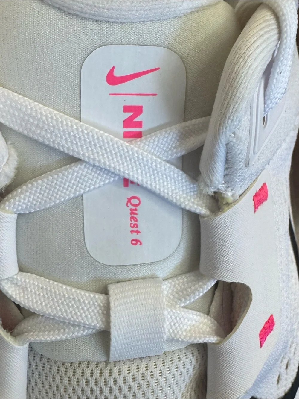 Nike Quest 6 Retro Women's Athletic Running Gym Low Top Sneaker Pink/White 10.5
